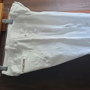 Bebe Crisp white destroyed skinny jeans EUC